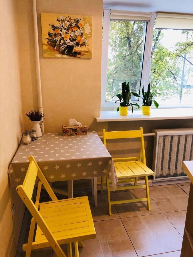 Sunflower Apartment Near Kiev Airport & Railway Station & Center City! Bagian luar foto