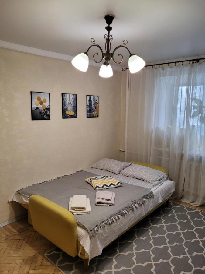 Sunflower Apartment Near Kiev Airport & Railway Station & Center City! Bagian luar foto