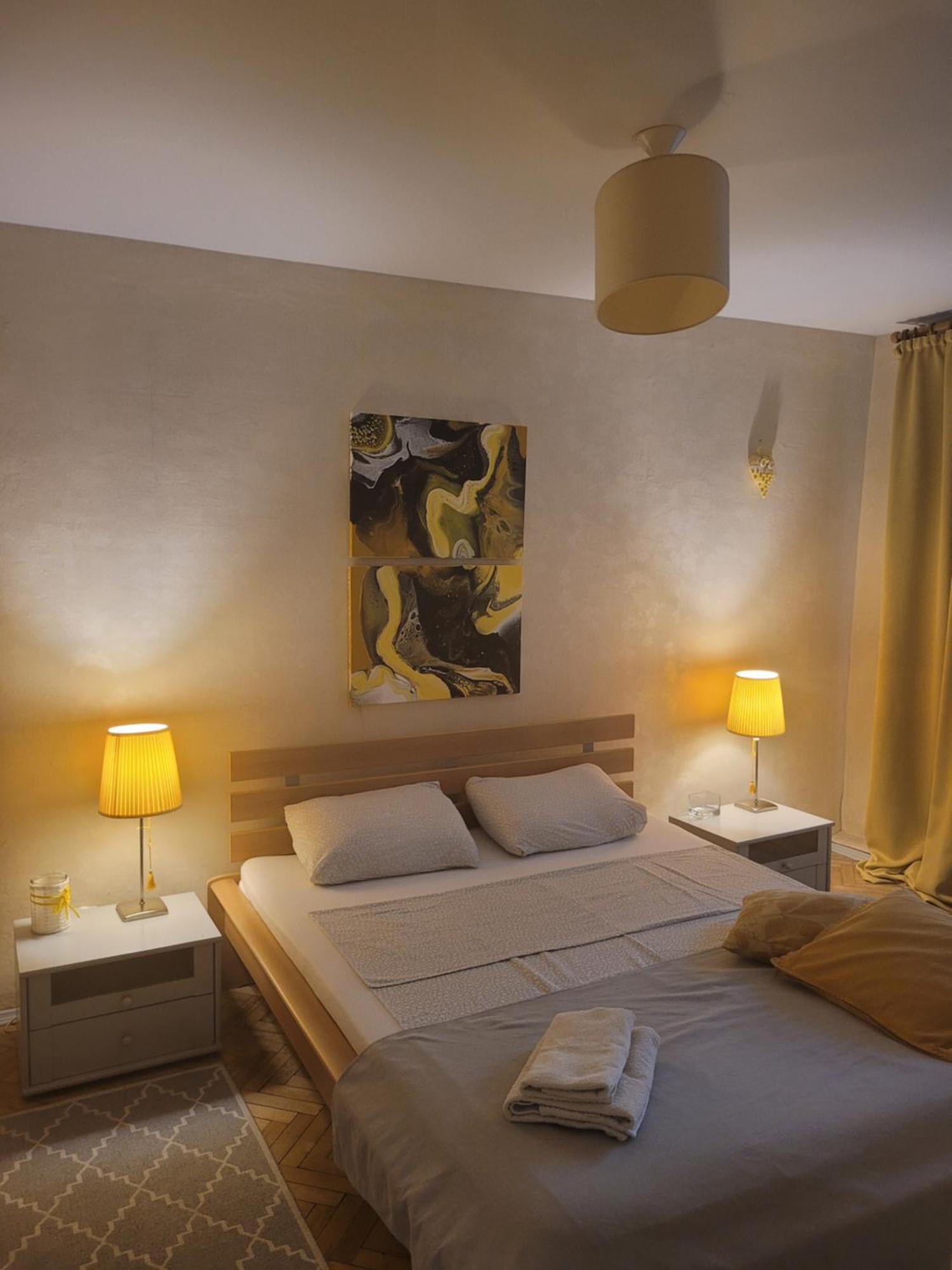 Sunflower Apartment Near Kiev Airport & Railway Station & Center City! Bagian luar foto
