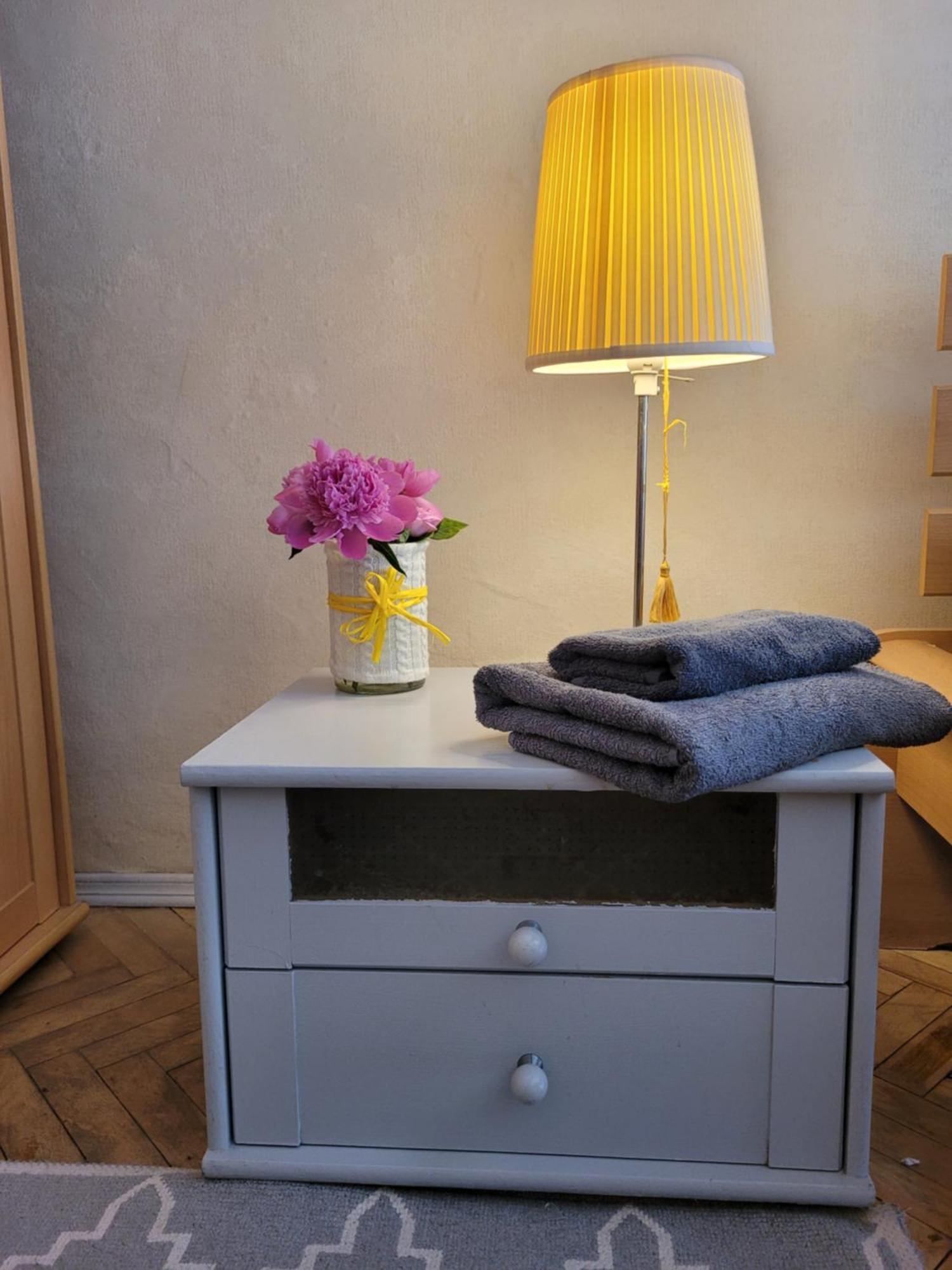 Sunflower Apartment Near Kiev Airport & Railway Station & Center City! Bagian luar foto