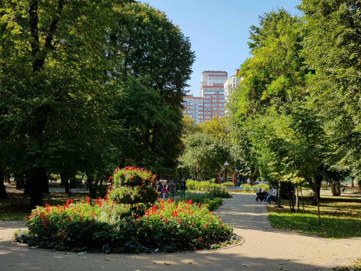 Sunflower Apartment Near Kiev Airport & Railway Station & Center City! Bagian luar foto